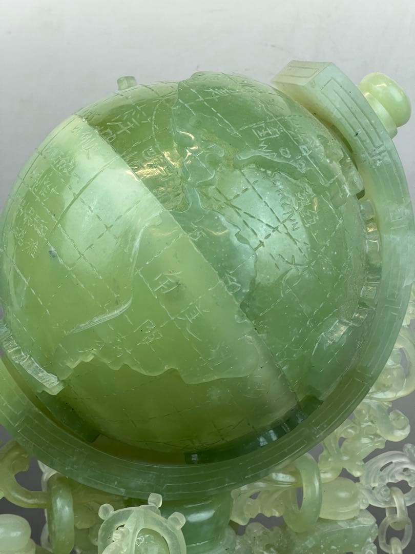 美品　翡翠地球儀　高さ39cm 重さ 5500g 置物　送料込み￼