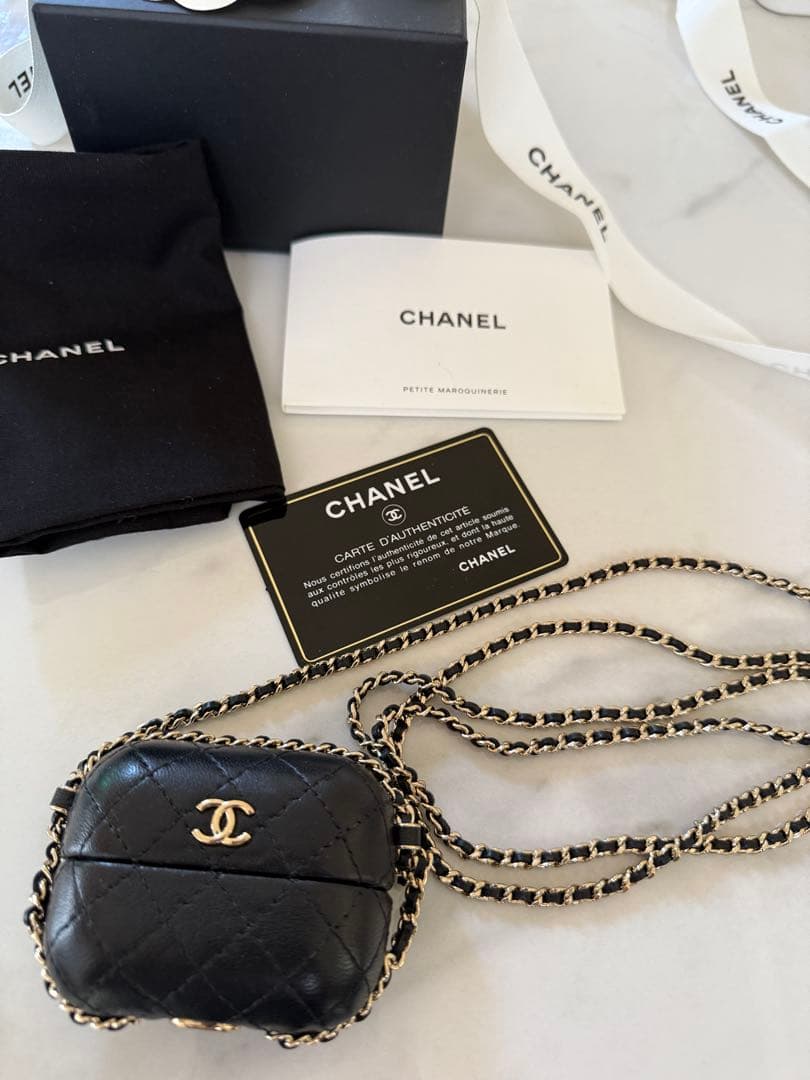 CHANEL ブラックレザー AirPodsProケース