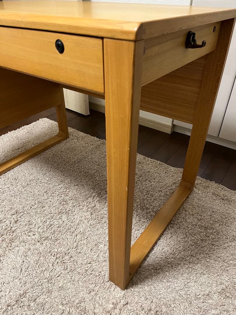 ナチュラルウッドの学習机　ヒカリサンデスク