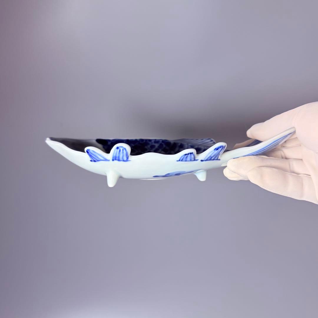 深川製磁　高級ライン　染付魚彫刻取皿揃　吹き墨　共箱　ほぼ未使用品　22.5㎝