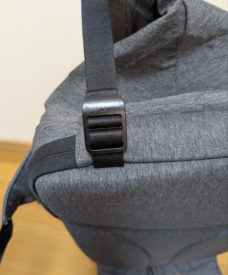 グレー バックパック 調整可能ショルダー
