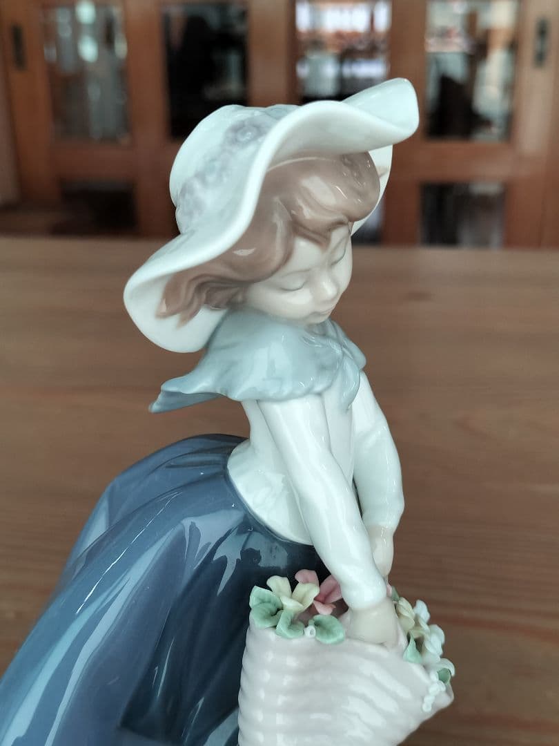 リヤドロ人形　LLADRO きれいな花ばかり　＃5222　フィギュリン