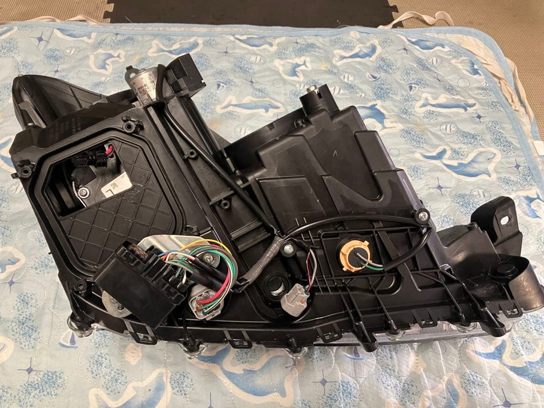 200系クラウン　左ヘッドライト