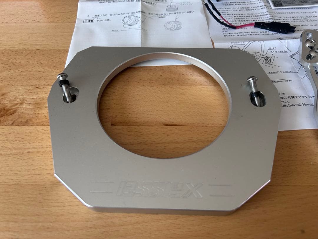 モモステトレックR T5ハイエースフルセットessexコラムカバーなど付属品多数