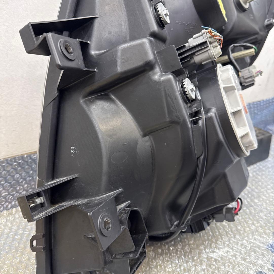 売切り値下げ⭐︎新品に近いE51ヘッドライト