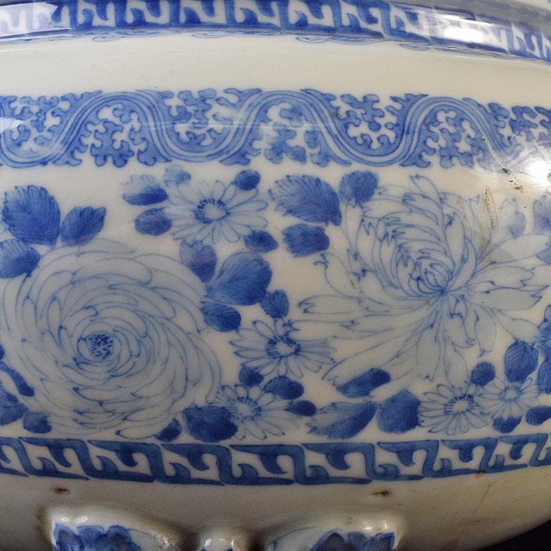 瀬戸焼　古瀬戸　染付　花文　蝶三足　大火鉢　大香炉　M　R8176B