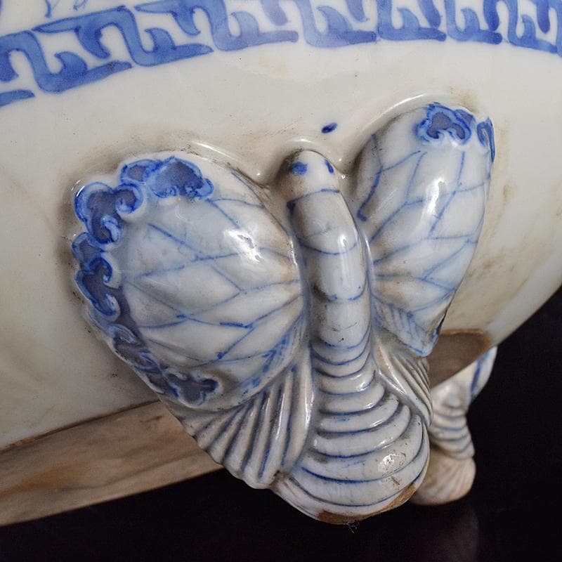 瀬戸焼　古瀬戸　染付　花文　蝶三足　大火鉢　大香炉　M　R8176B