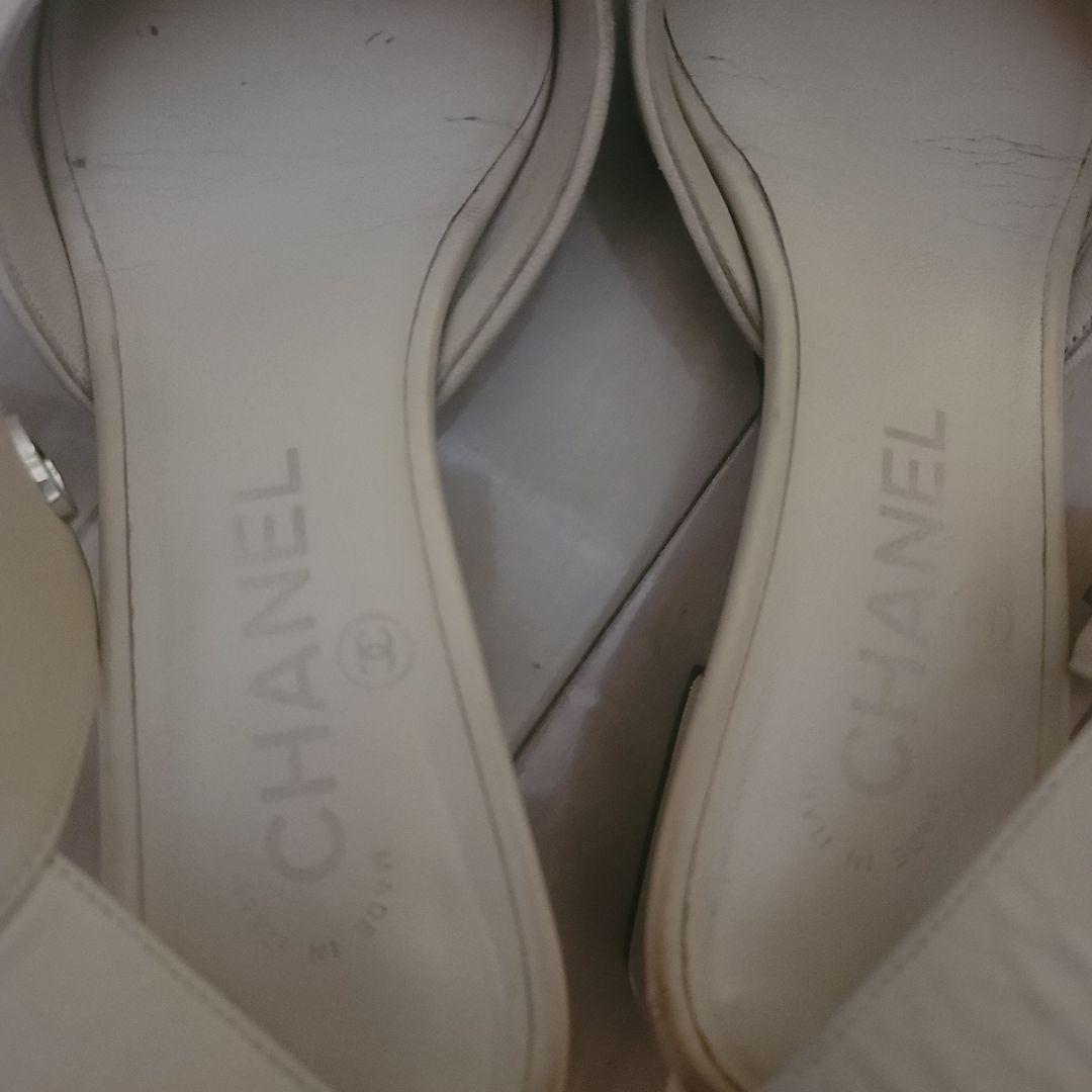 CHANEL ベージュ・ブラック アンクルストラップ フラットシューズ