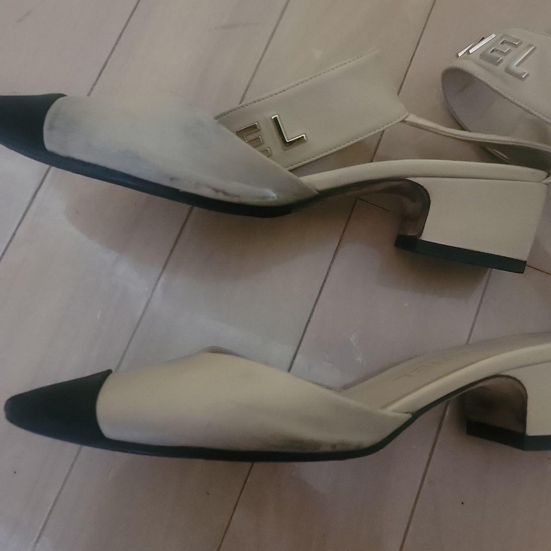 CHANEL ベージュ・ブラック アンクルストラップ フラットシューズ