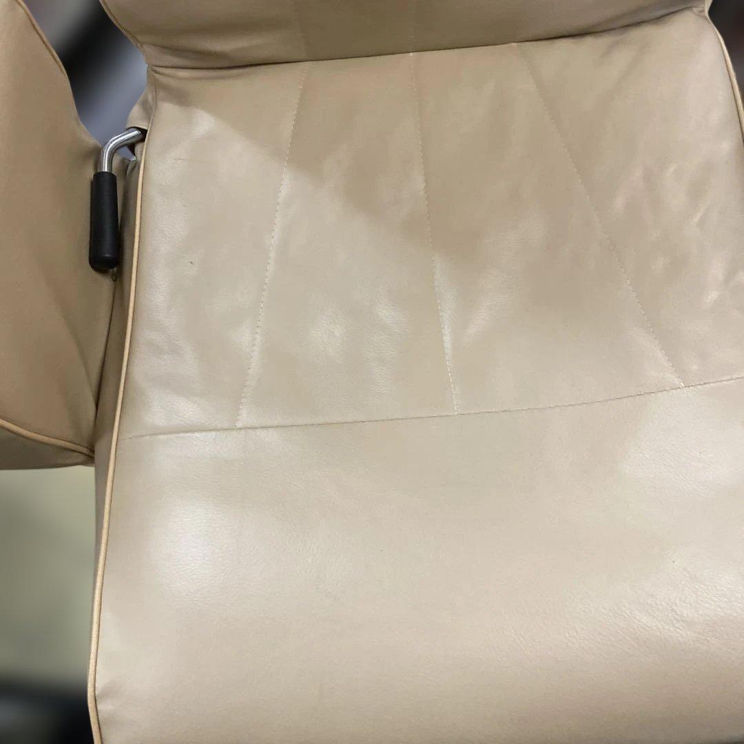 ベージュ アームレスト付き回転座椅子 リクライニング式