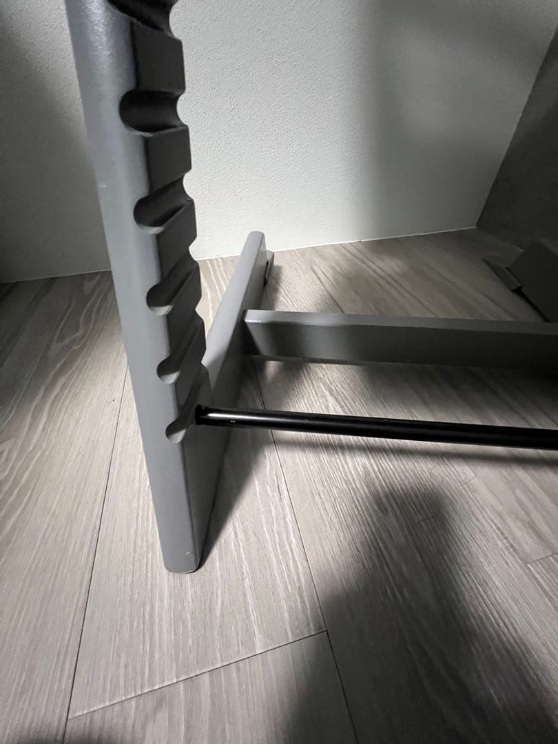 STOKKEトリップトラップ⭐︎ストームグレーのハイチェア 調整可能な足置き付き