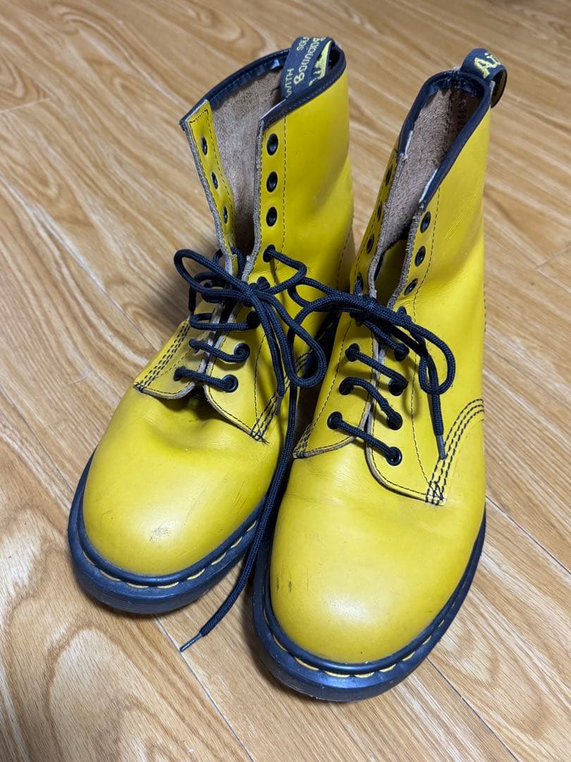 ドクターマーチン 8ホール イエロー