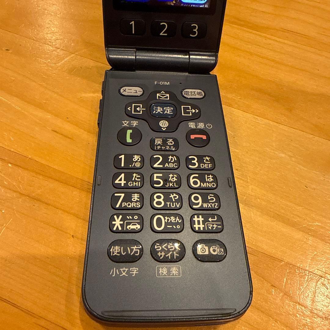 docomo F-01M 折りたたみ式携帯電話