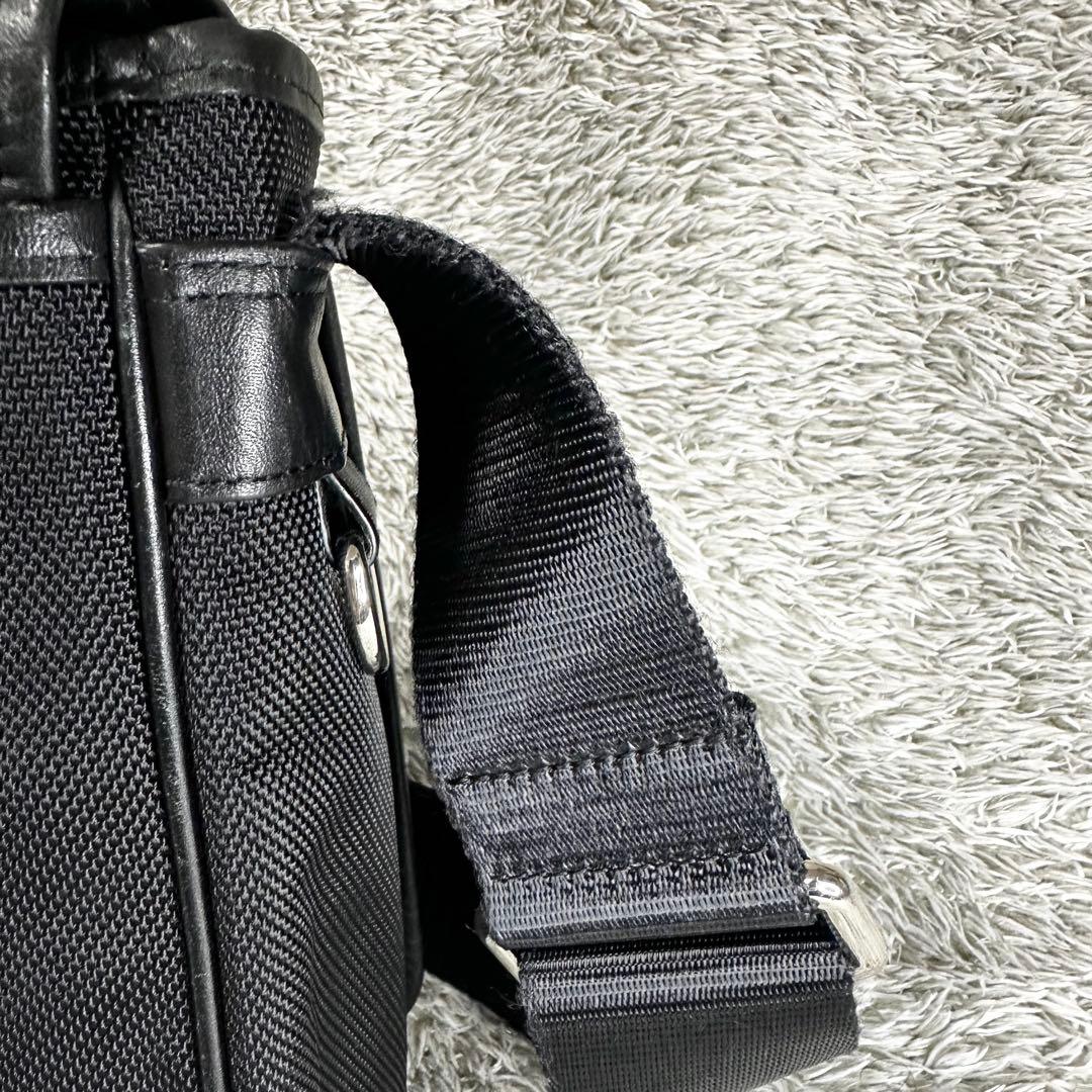 ハンティングワールド　メッセンジャーバッグ　レザー　キャンバス　黒　ショルダー