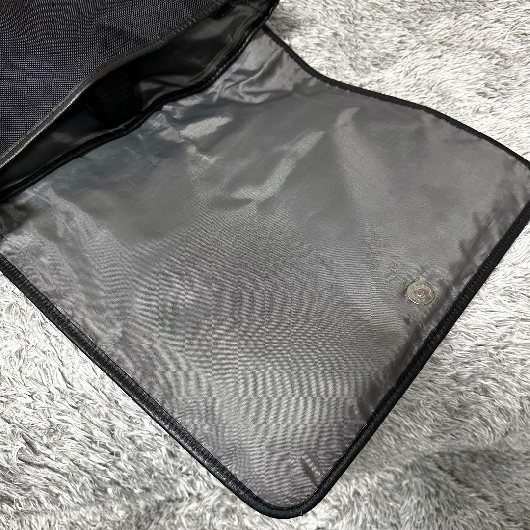 ハンティングワールド　メッセンジャーバッグ　レザー　キャンバス　黒　ショルダー