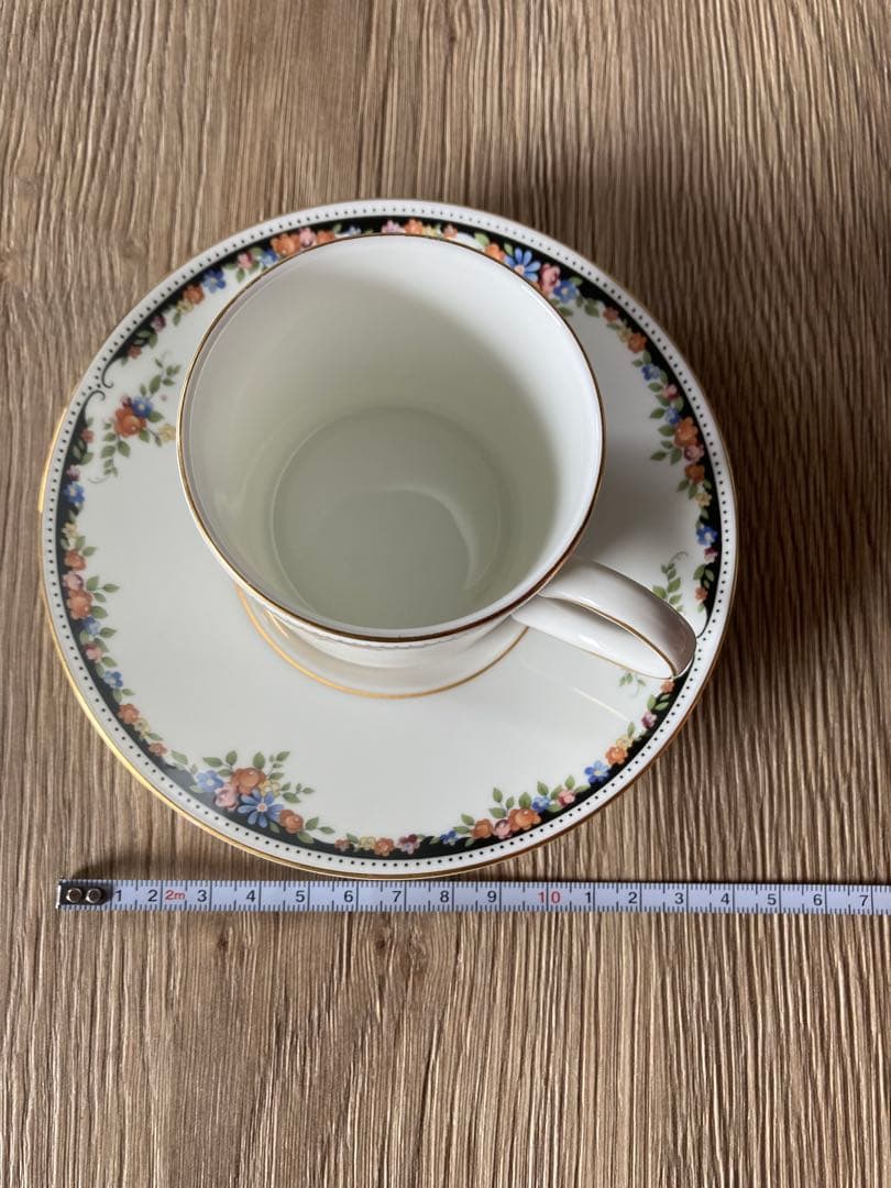 ウェッジウッド オズボーン　カップ&ソーサー４客＆シュガーポットのセット