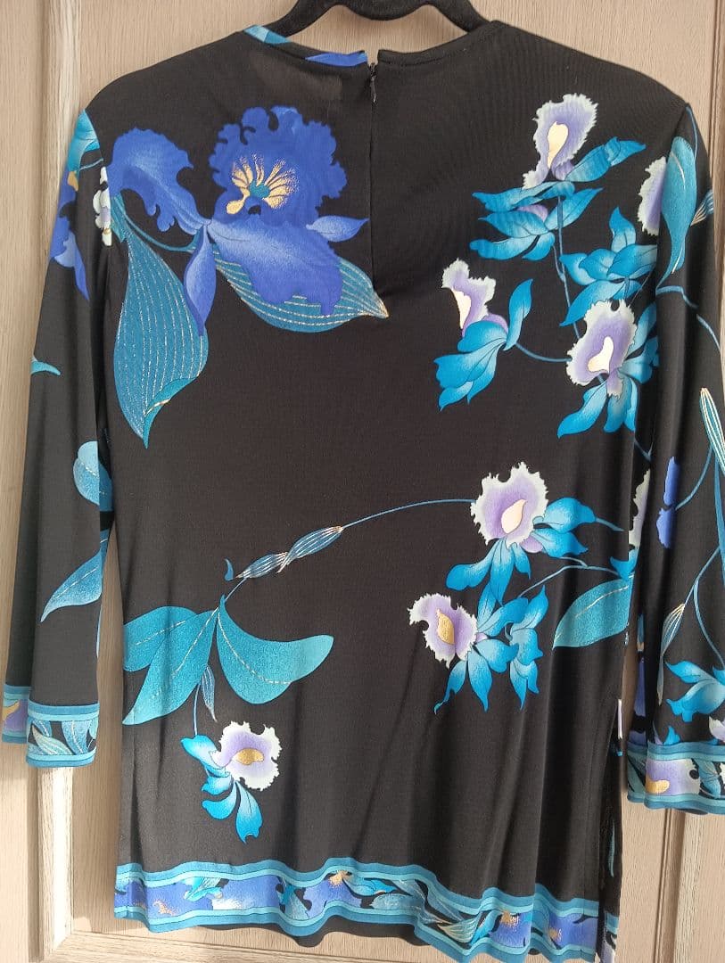 ♥連休大幅値下げ 超美品♥レオナール 花柄 長袖トップス