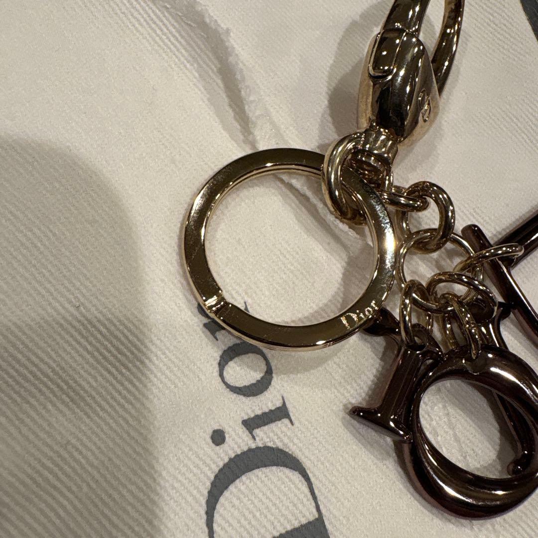 Dior ロゴチャーム　箱保存袋リボン付き　新品未使用　キーホルダー