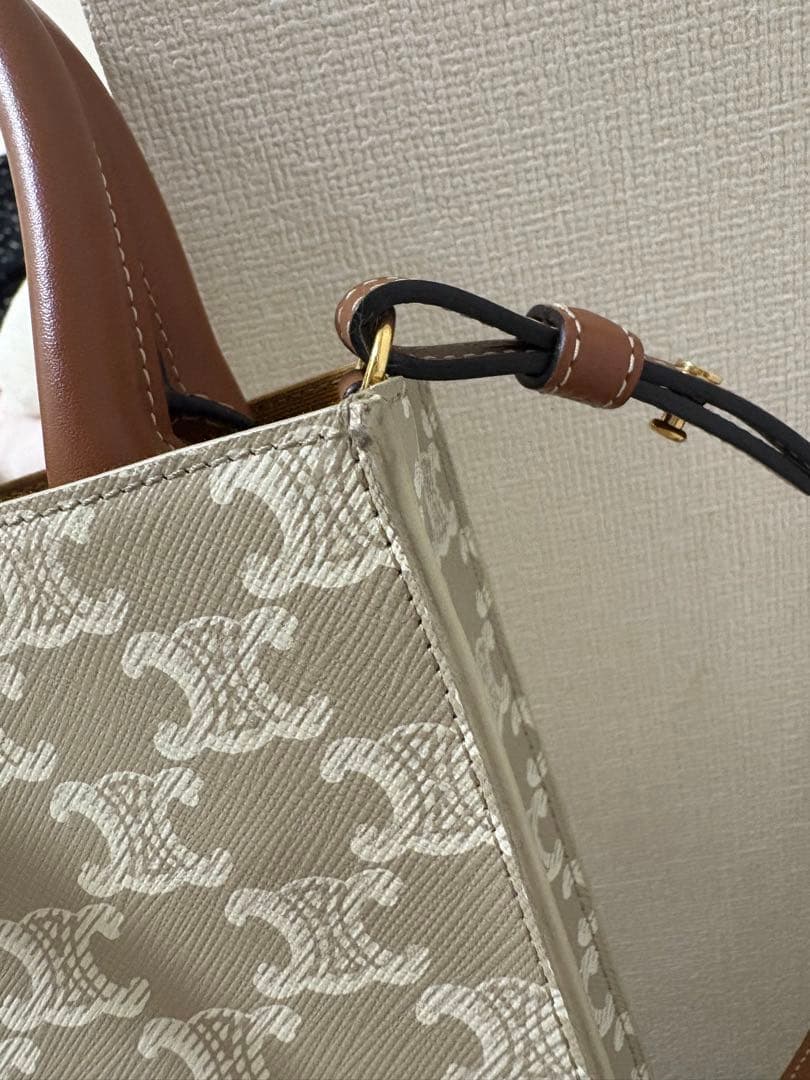 CELINE ベージュ ショルダーバッグ ロゴ入り