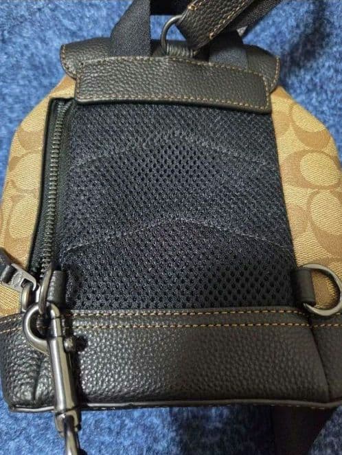 【期間限定値下げ】COACH ボディバッグ ベージュ・ブラック 保存袋付き