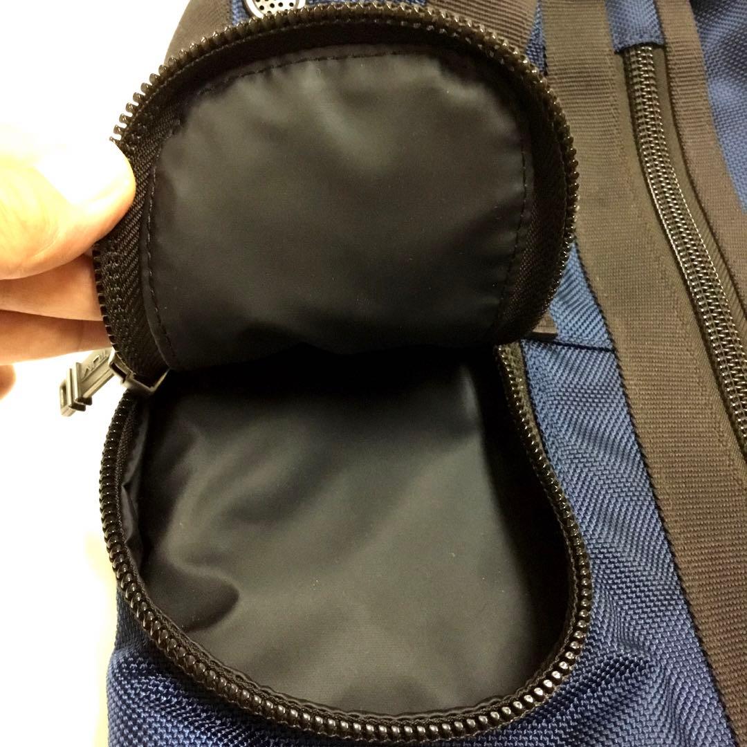 TUMI　ネイビー　ボディバッグ