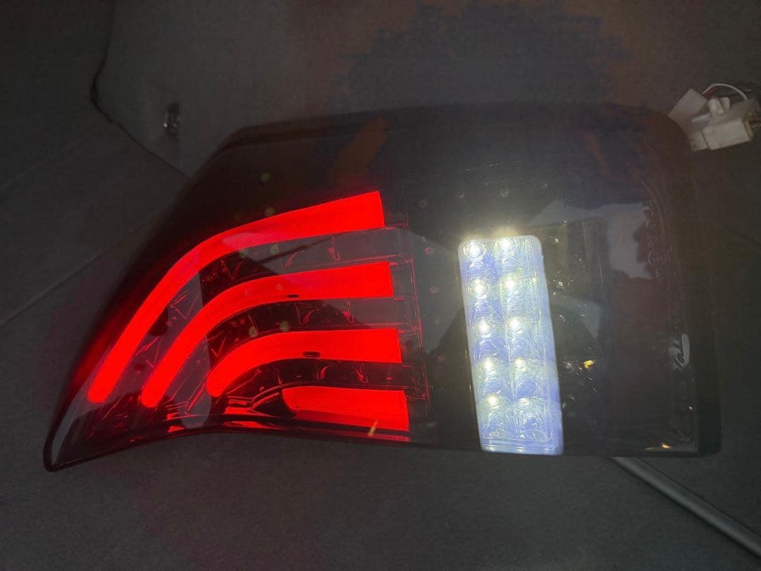 30 プリウス左右テールランプライト ヴァレンティ Valenti