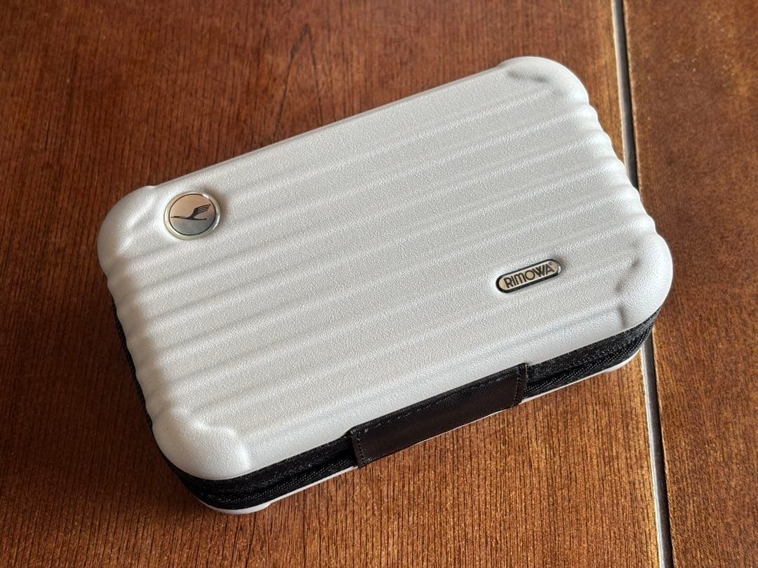 [希少色]ホワイトシルバーRIMOWA ルフトハンザ×リモワ アメニティ　ポーチ