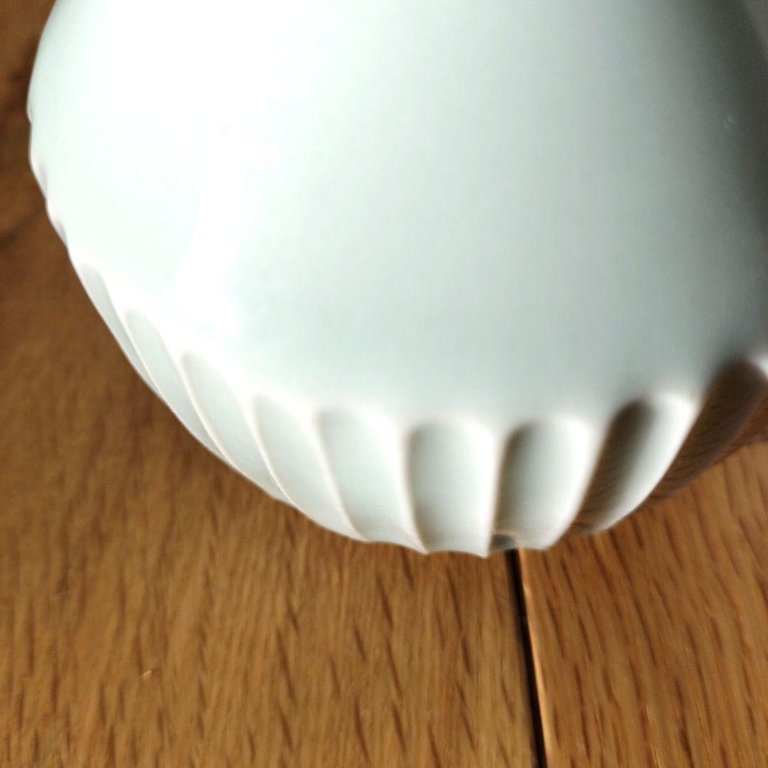 一輪挿し　花器　しのぎ　白磁　川野恭和　民藝