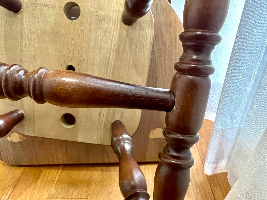 ダークブラウン 木製アームチェア ①