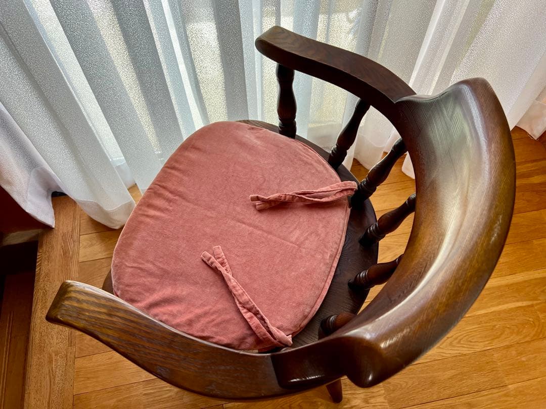 ダークブラウン 木製アームチェア ①