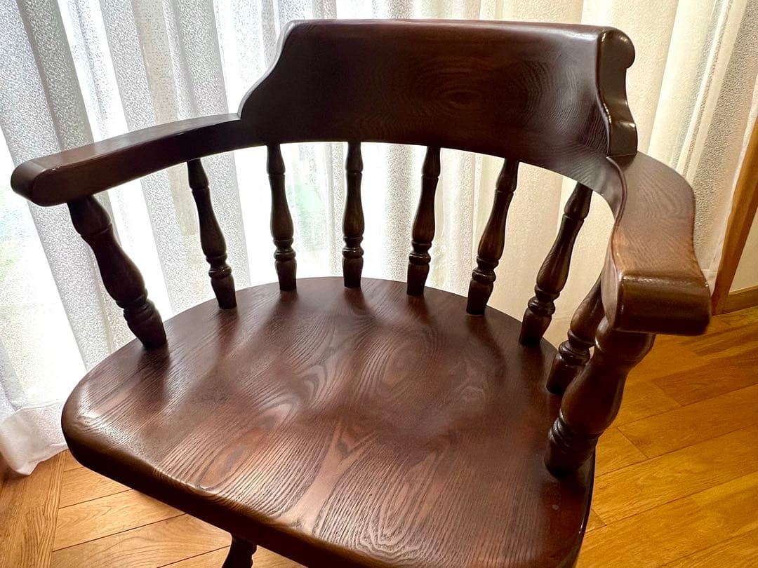 ダークブラウン 木製アームチェア ①