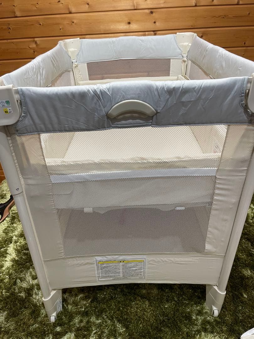 超美品　ココネルエアー　ホワイトグレー　ベビーベッド