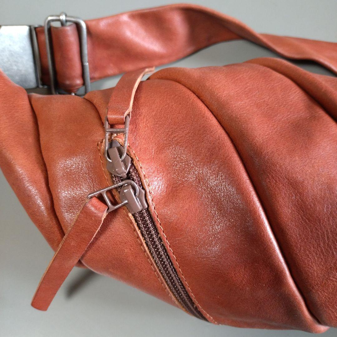 美品trippen] Snakebelt L ( タン）トリッペン　ボディバッグ