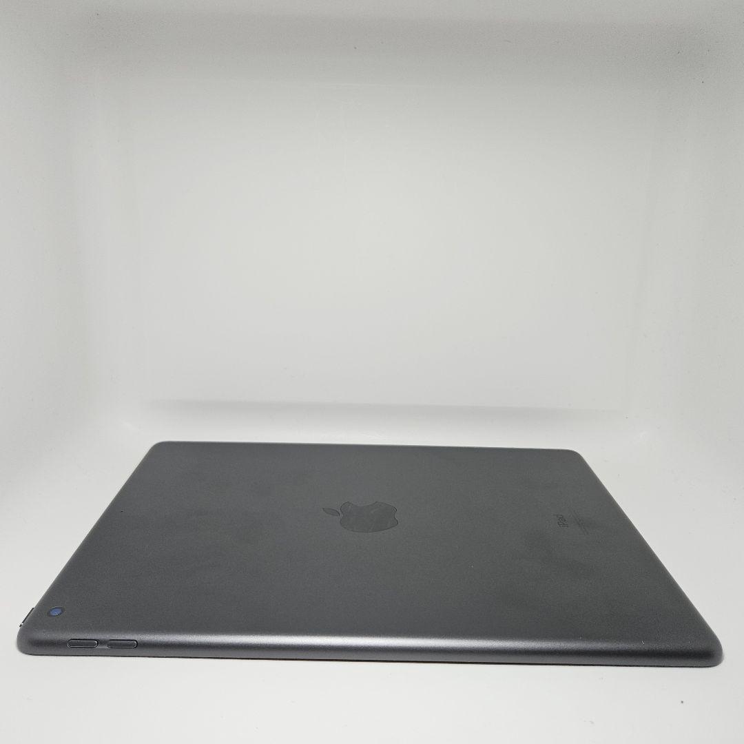 準美品 iPad 第8世代 32GB Wi-Fiモデル MYLC2J/A 本体