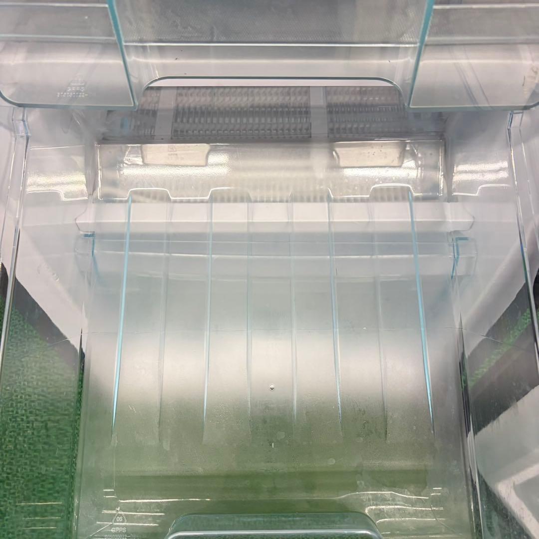 709 スリムデザイン　冷蔵庫　小型　200L弱　美品　一人暮らし　洗濯機も有