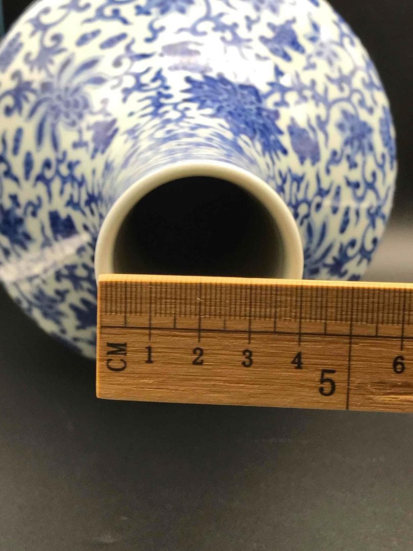 中国骨董　清乾隆時代　大清乾隆年製　在銘　染付花瑞雲寿字水紋　唐草紋(B-9)