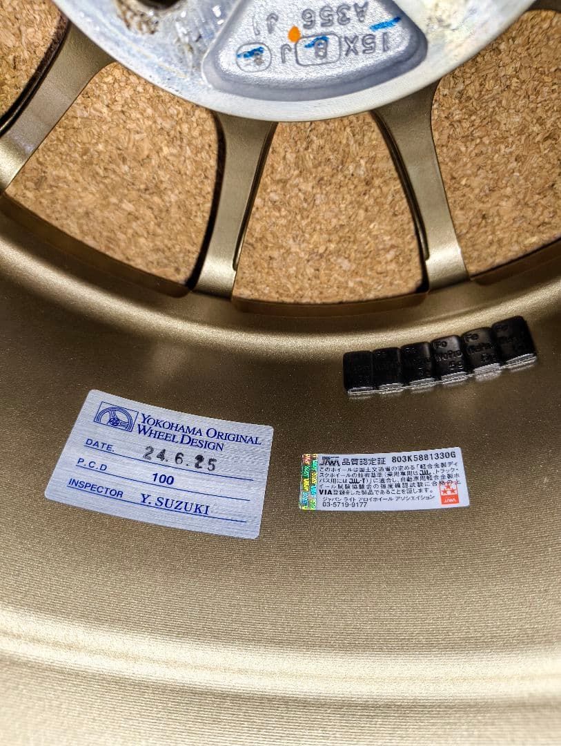 アドバンRZ2 15×8J +35 4H100 4本