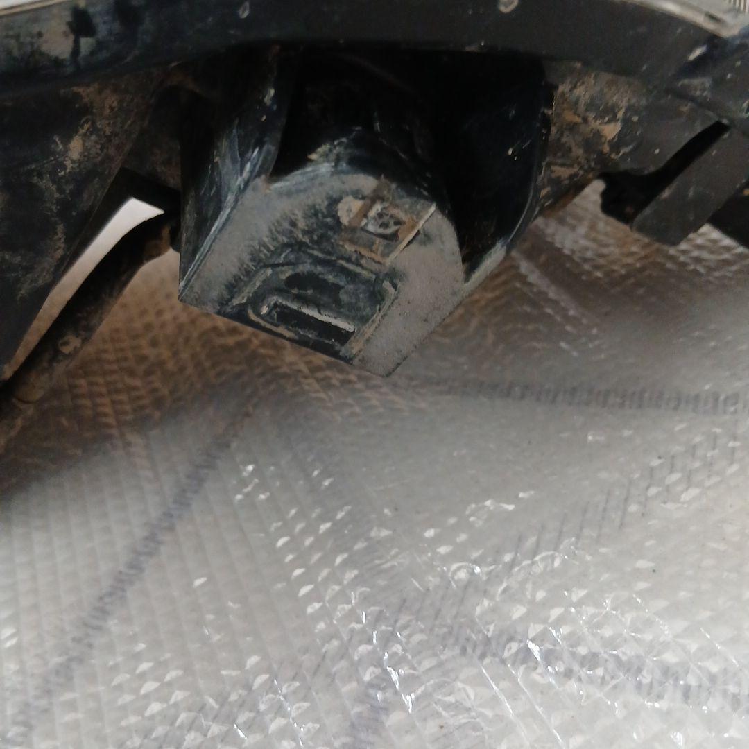 トヨタ　カローラフィルダー　運転席側ヘッドライト中古KOITO12-657