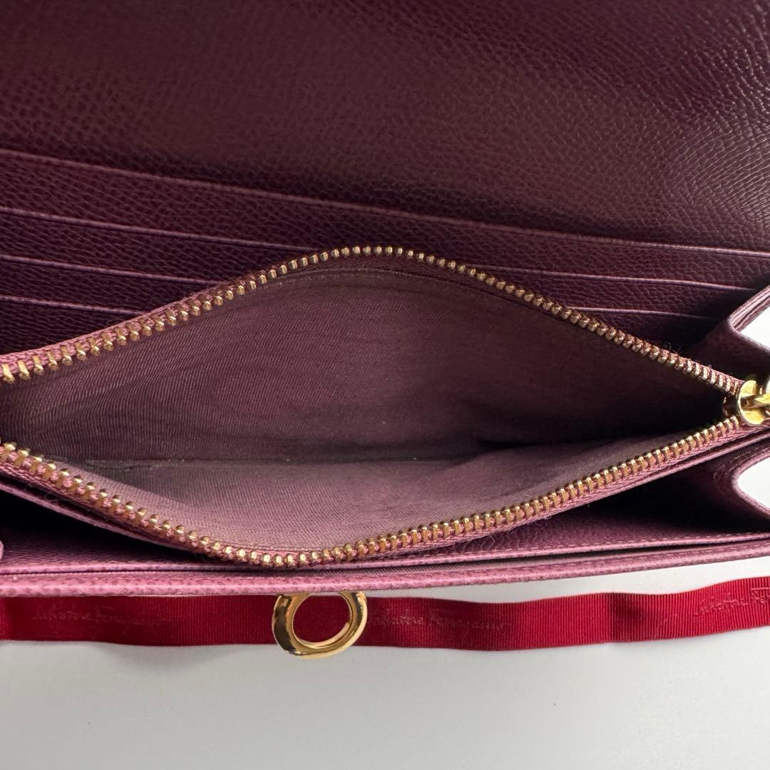 【極上美品】245 Ferragamo サルバトーレフェラガモ 2つ折り長財布