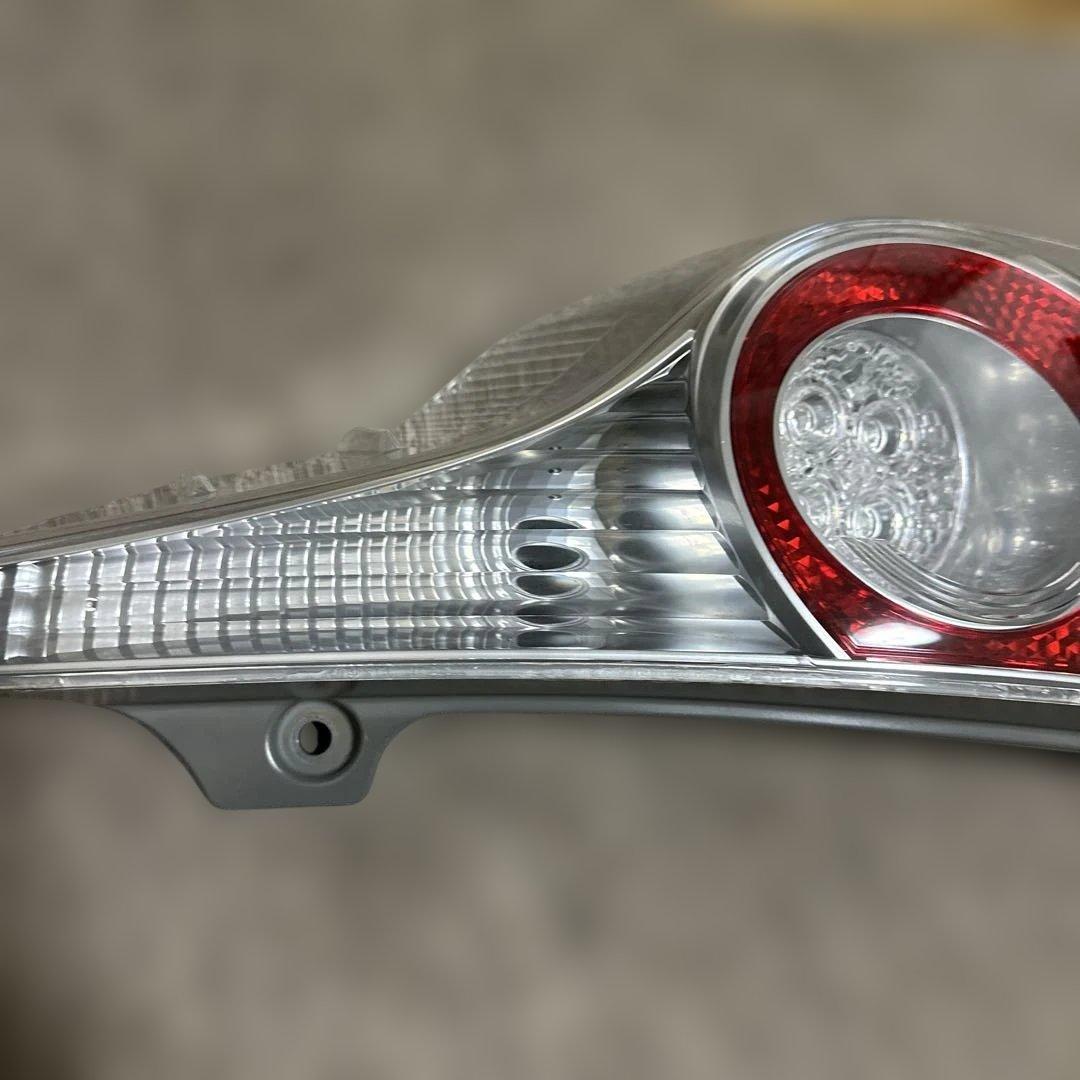 トヨタアクア（NHP10）前期型 純正テールカバー左右セット