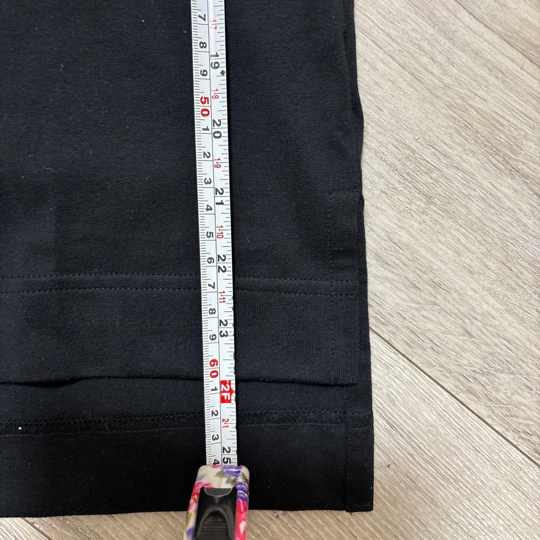 お値下げ‼️新作❣️新品❣️黒 長袖Tシャツ 赤グラフィックプリント