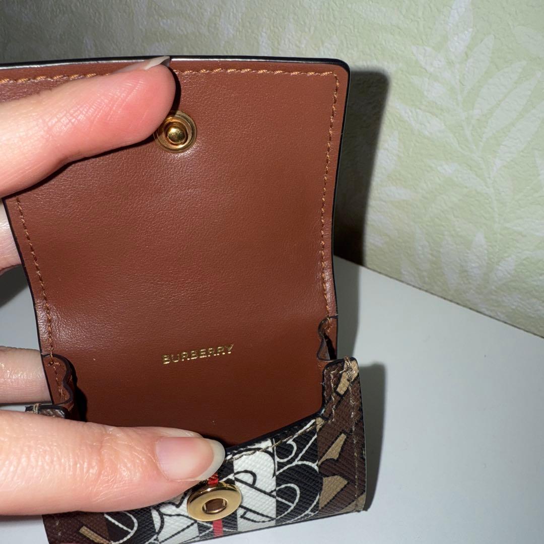 Burberry AirPods pro ケース　Apple