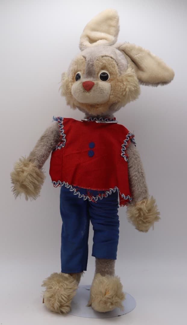 ウサギのぬいぐるみ人形