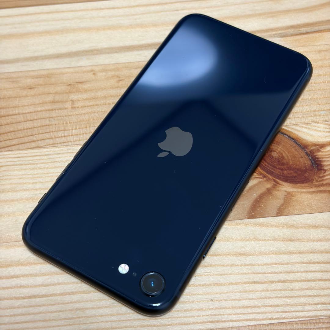 あ*ま様 バッテリー新品　iPhoneSE第3世代64GB SIMフリー　美品