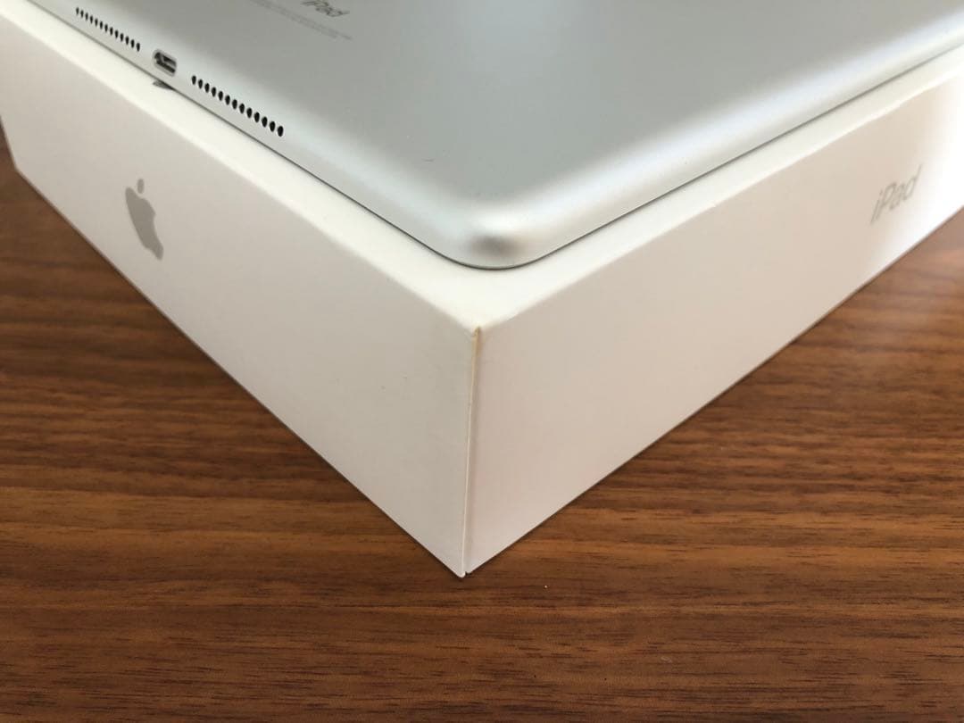 【美品】iPad 第6世代 シルバー 32GB 9.7インチ