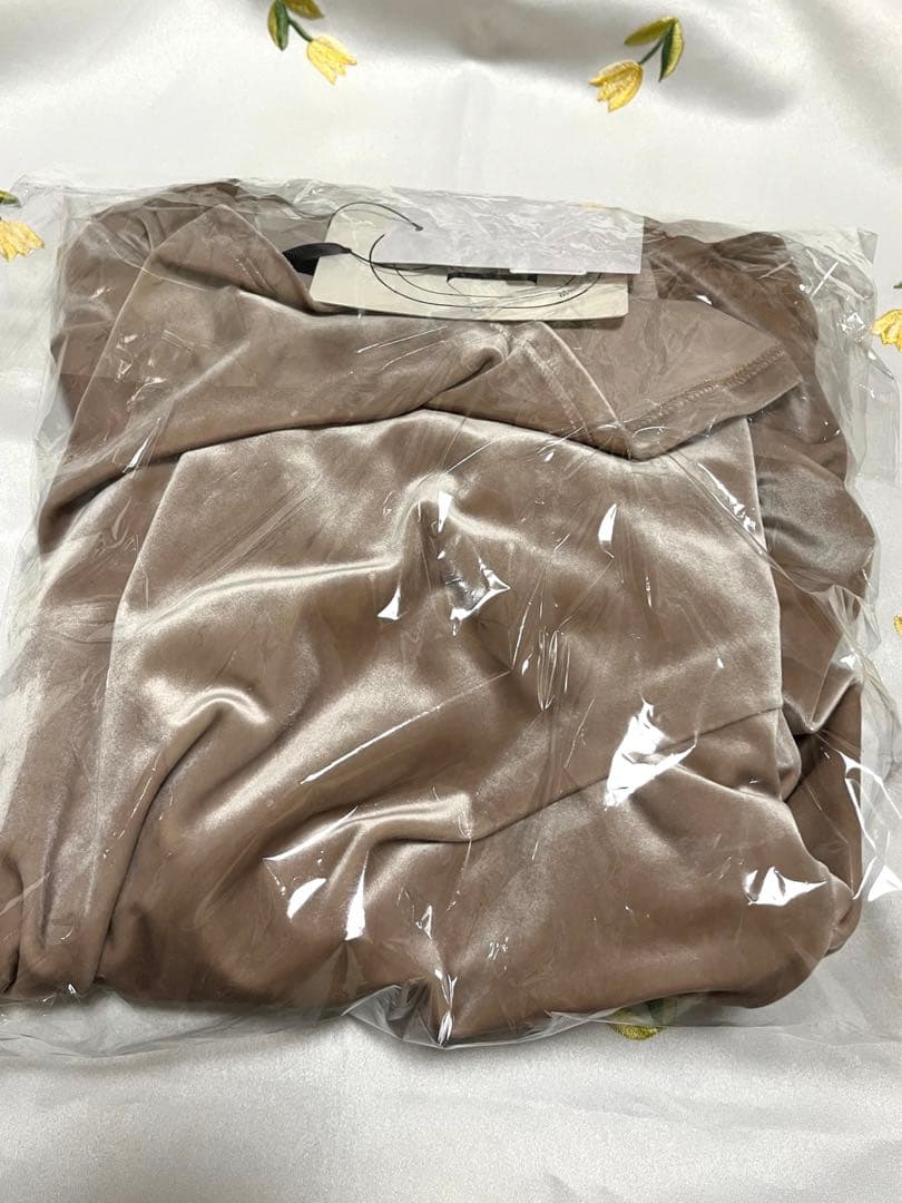 ☆タグ付き新品☆polaura グロッシーベロアドレープトップス