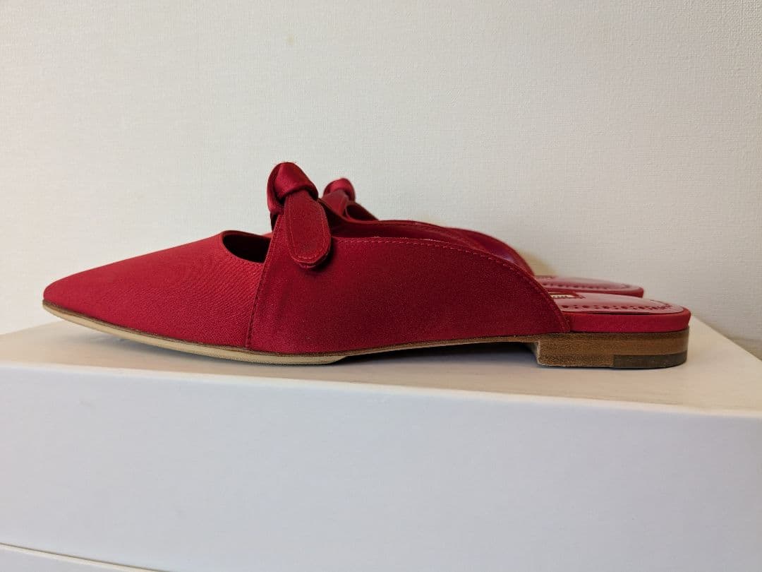 Manolo blahnik フラットミュール サンダル 赤 リボン　34