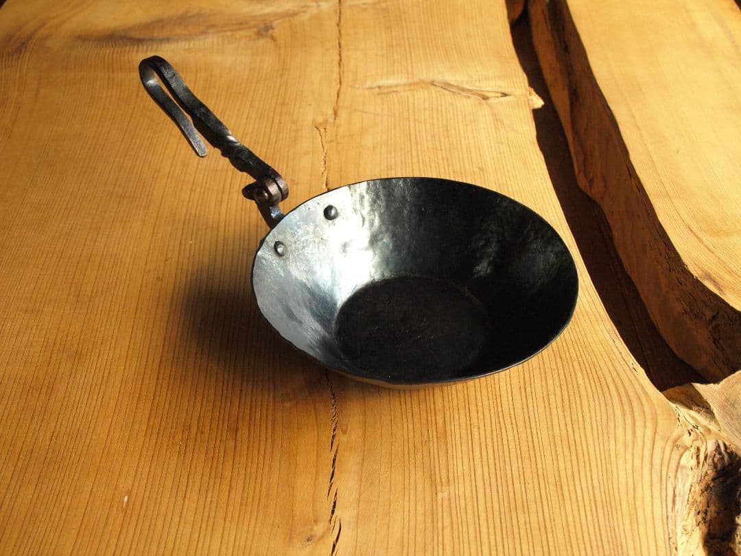 鍛造折り畳み式シェラカップ　ソロキャンプアイアンギア焚き火