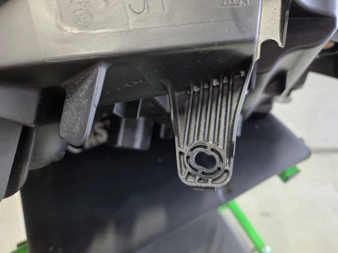 LBさん専用 日産 C28セレナ左側ヘットライト