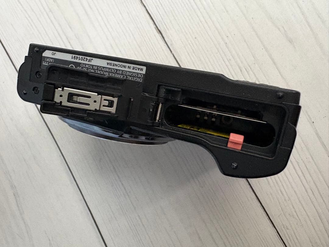 オリンパスのデジタルカメラ、OLYMPUS SZ-20(レ65)